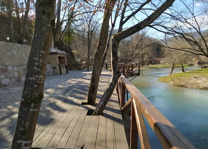 펜션 Rzav, Ti I Ja. *